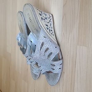 Delicacy Silver Rhinestone Sparkled Elegant Wede Sandals Size 7.5